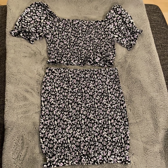 Two piece set - Picture 2 of 5